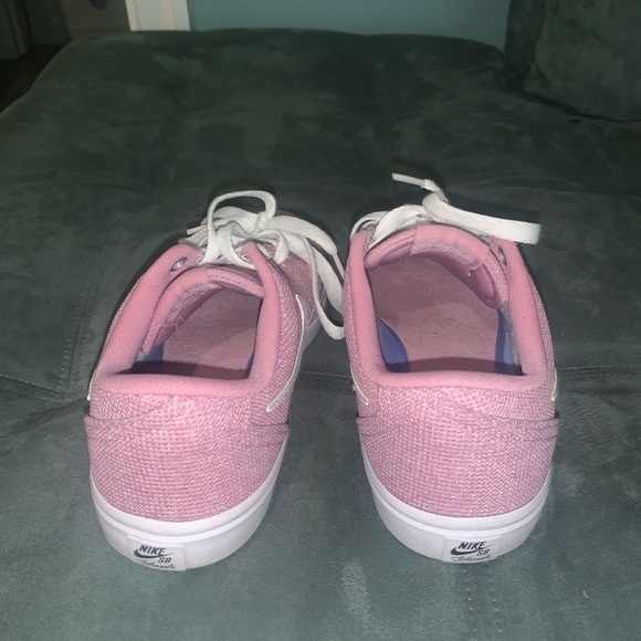 Women’s Nike Tennis Shoes - Picture 4 of 4